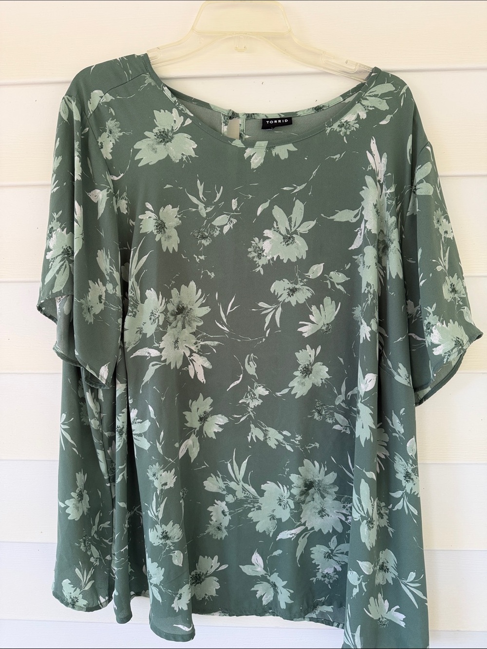 torrid sage green floral flutter-sleeve tunic top